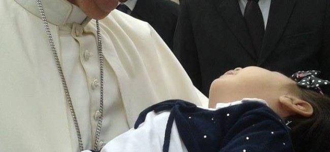 Momento toccante in Vaticano, Papa Francesco ha incontrato la piccola Giulia Montera