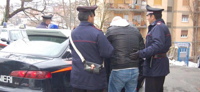 Cosenza, sgominata banda di ladri: in casa refurtiva di seimila euro