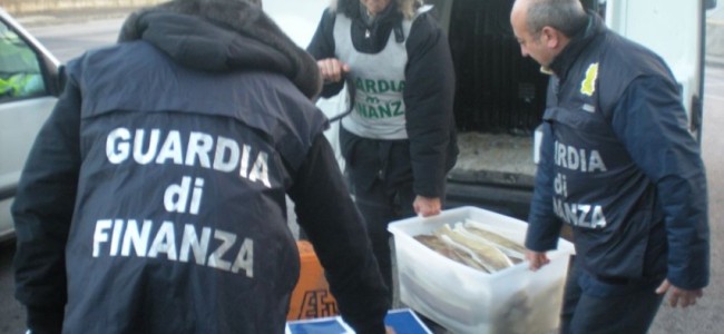 Corigliano, blitz al mercato del pesce: 8 denunce e 300 kg di pesce sequestrati