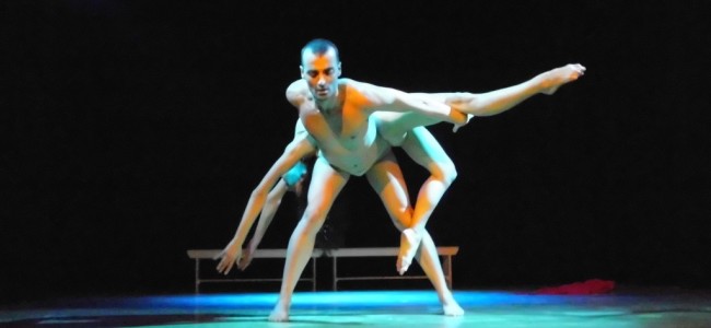 Rossano, “Anime a nudo” al teatro Paolella. Lo spettacolo del ballerino Scura lascia il segno