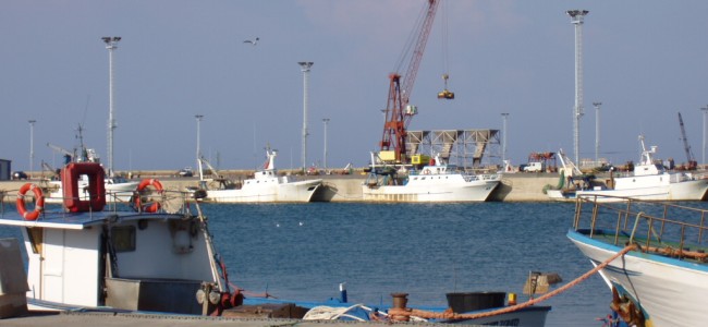 Corigliano, porto in fermento tra sbarco migranti e crociera