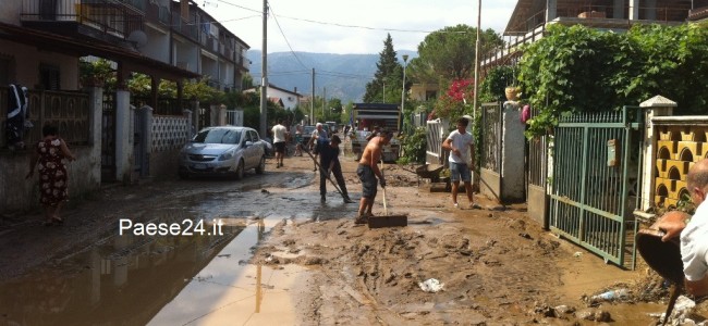 Rossano dopo alluvione. Famiglie rientrano nelle case. Tanti volontari in strada per gli aiuti