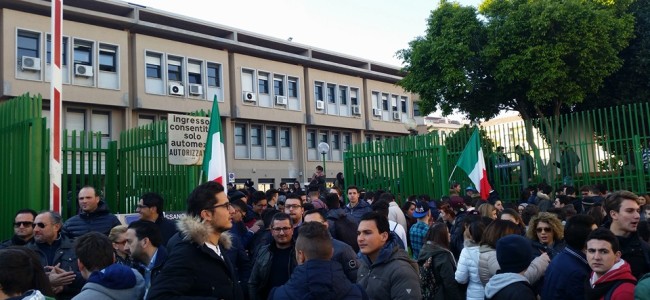 Rossano, l’ospedale perde i pezzi e i cittadini organizzano sit-in di protesta