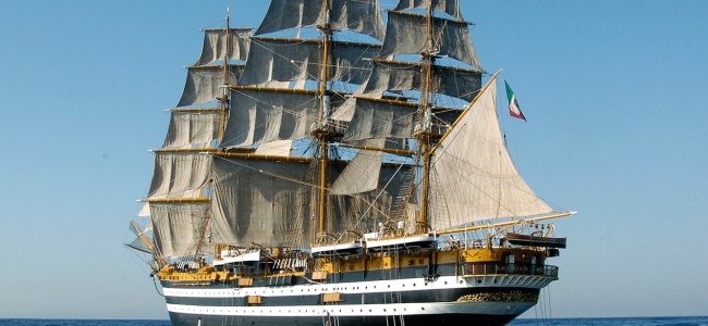 La famosa nave “Amerigo Vespucci” attracca al porto di Corigliano