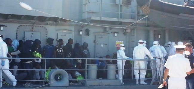 Più di 800 migranti sono sbarcati al porto di Corigliano