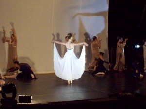 Danzatori in scena rossano