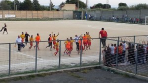 I giocatori del Trebisacce sotto la curva al fischio finale