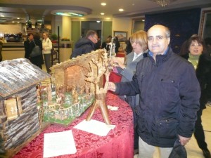 L'artista D.co Mitidieri autore di pastori in legno lavorati a mano