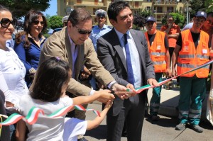 Il momento dell'inaugurazione dell'isola ecologia in località Traforo, nel centro storico di Rossano