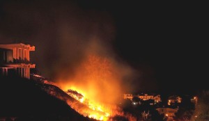 Le abitazione avvolte dalle fiamme a Trebisacce