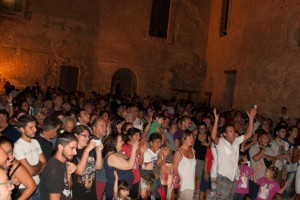 Molte le persone presenti all'evento "Dal tramonto all'alba" di Rocca Imperiale