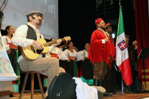 L'esibizione  presso il teatro comunale di Cassano allo Jonio