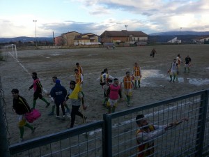 I giocatori del Trebisacce salutano i loro tifosi al termine del match di Roggiano