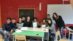 Francesco Caligiuri, Nuccia Benvenuto e Diamante Bruno con gli studenti dello scientifico di  Corigliano