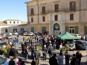 Sit-in stamani in Piazza Steri a Rossano per rivendicare il diritto alla mobilità(Foto realizzata dal Reporter Antonio Le Fosse)