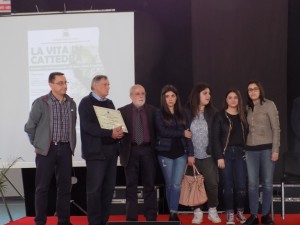 IL LICEO CLASSICO DI CORIGLIANO SI AGGIUDICA IL PRIMO POSTO DEL CONCORSO ED E' STATO PREMIATO DA DON LUIGI CIOTTI(FOTO DEL REPORTER ANTONIO LE FOSSE)